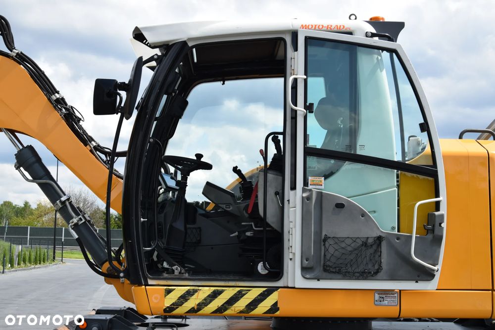 Liebherr A910 COMPACT / KOPARKA KOŁOWA / KABINA / KLIMATYTZACJA / SPYCH / PODPORY / DODATKOWY OSPRZĘT / SPROWADZONA - 24