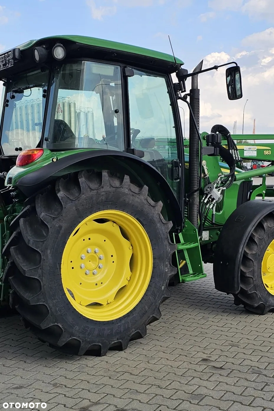 John Deere 5090R - 5
