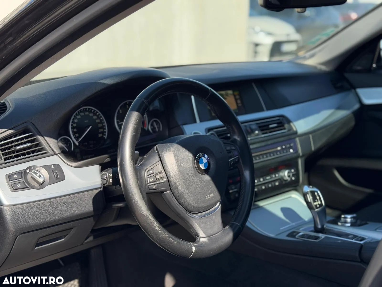 BMW Seria 5 520d xDrive AT - 13