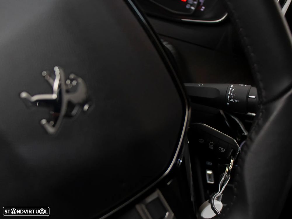 Peugeot 2008 1.2 PureTech Active - 24