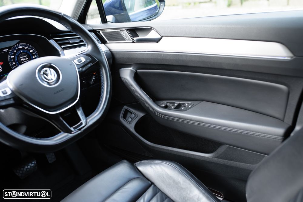 VW Passat Variant - 40