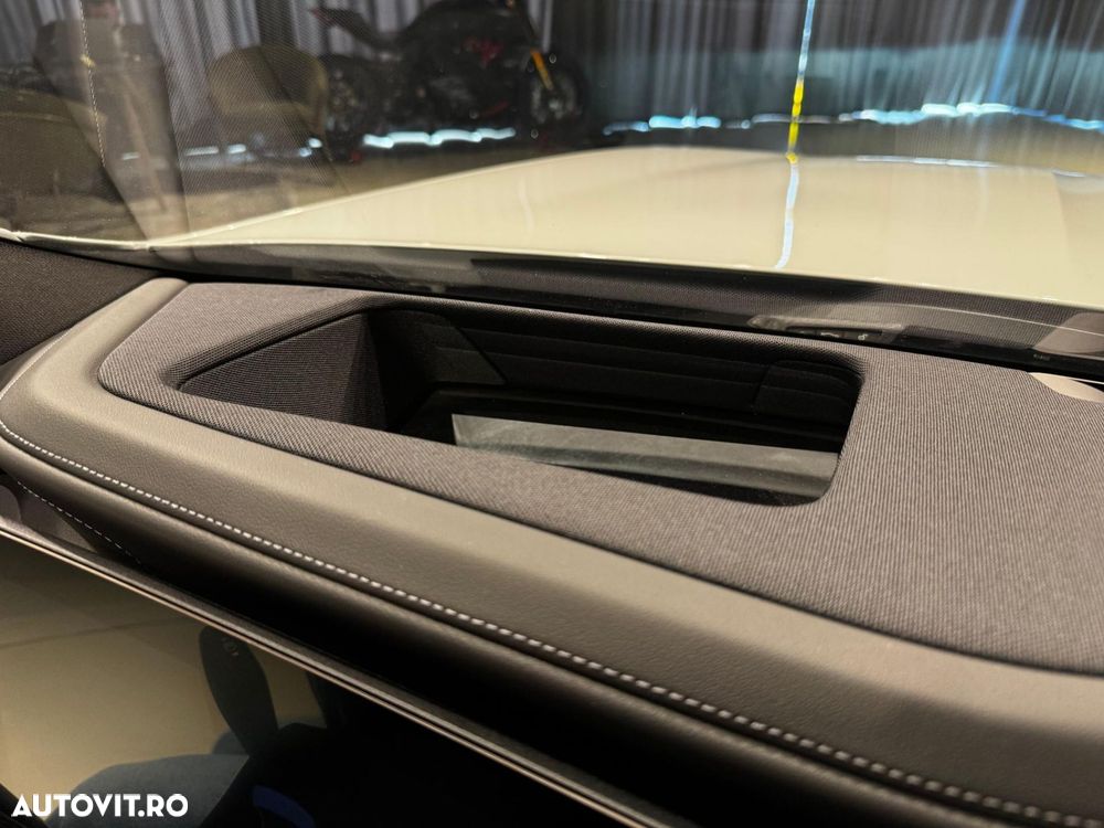 BMW Seria 7 740d xDrive MHEV - 38