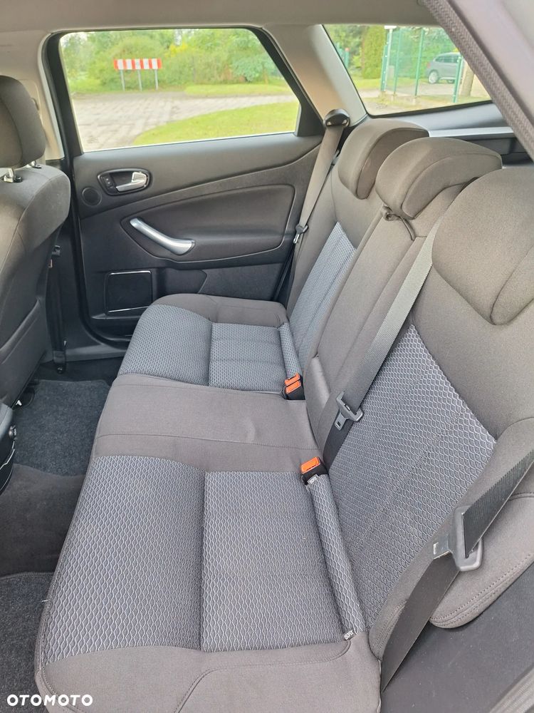 Ford Mondeo 2.0 Ghia Executive - 25