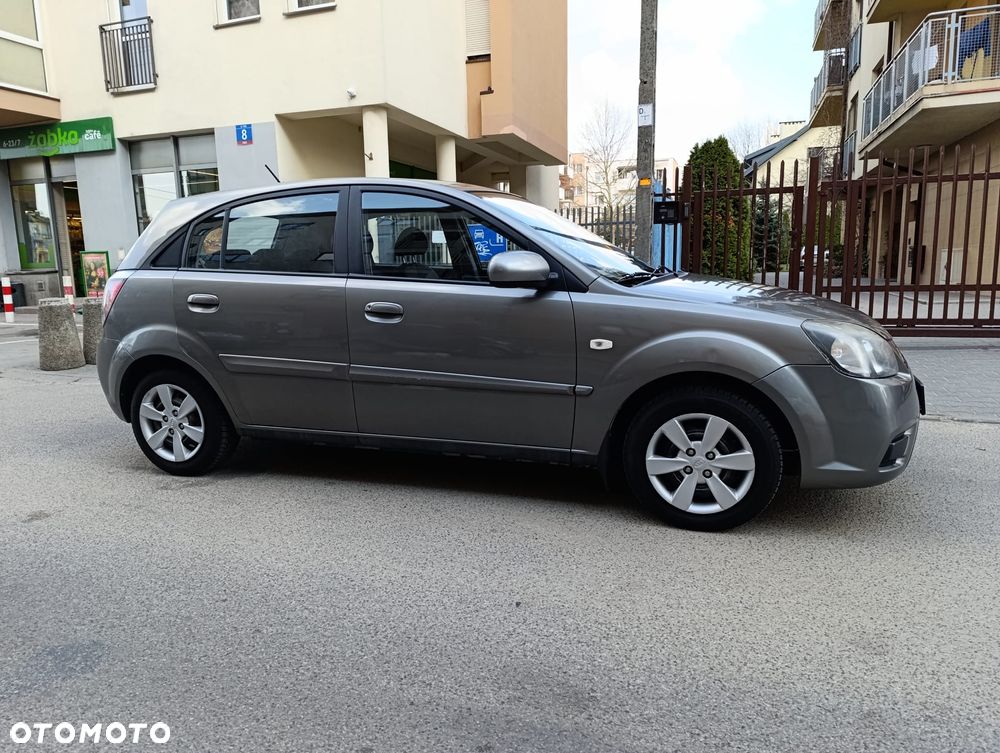 Kia Rio 1.4 Family - 5