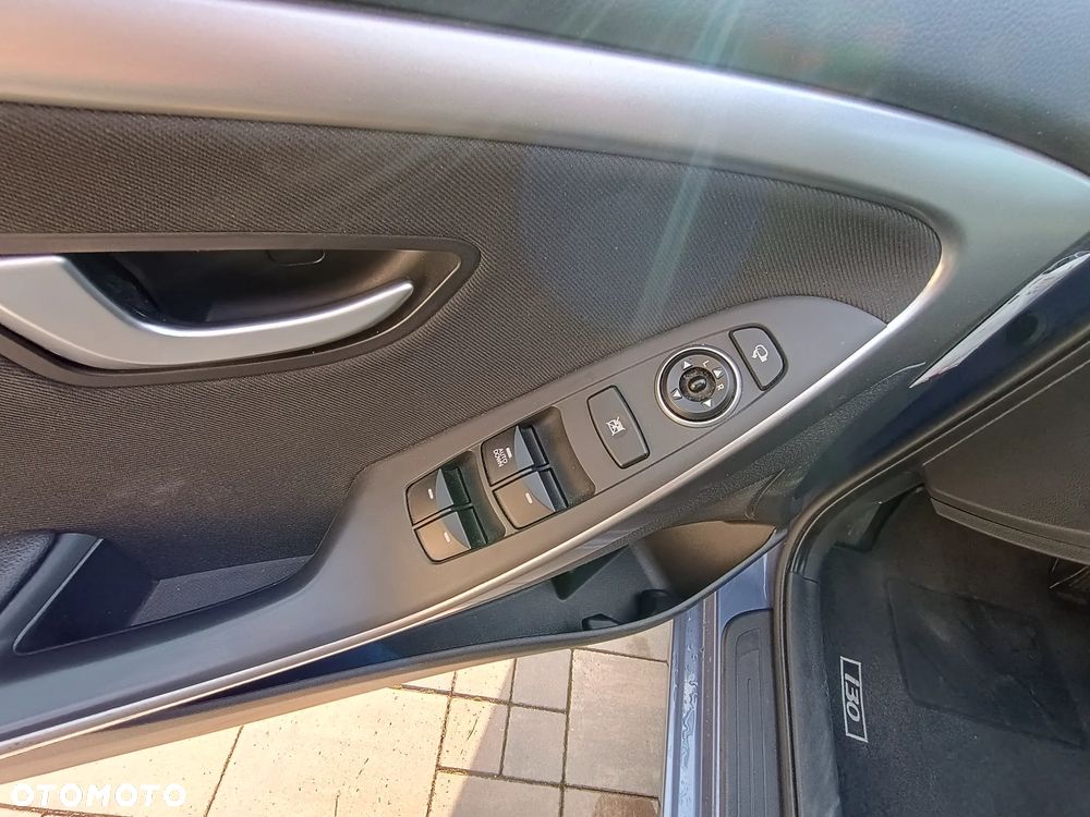 Hyundai i30 blue 1.6 GDI YES Silver - 33