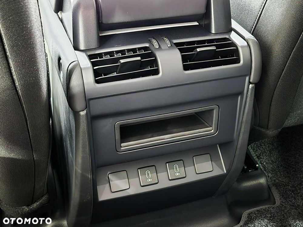 Land Rover Defender - 19