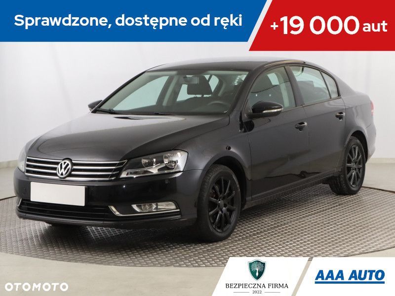 Volkswagen Passat - 1