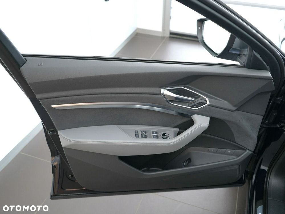 Audi Q8 Sportback e-tron - 11