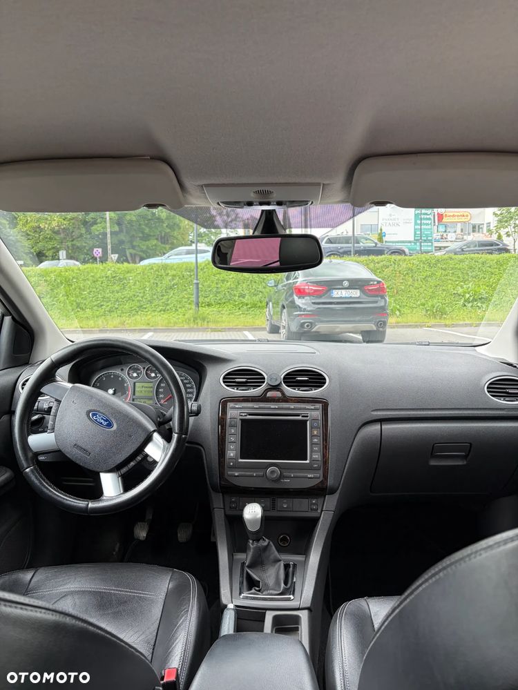 Ford Focus 1.8 Ghia - 11