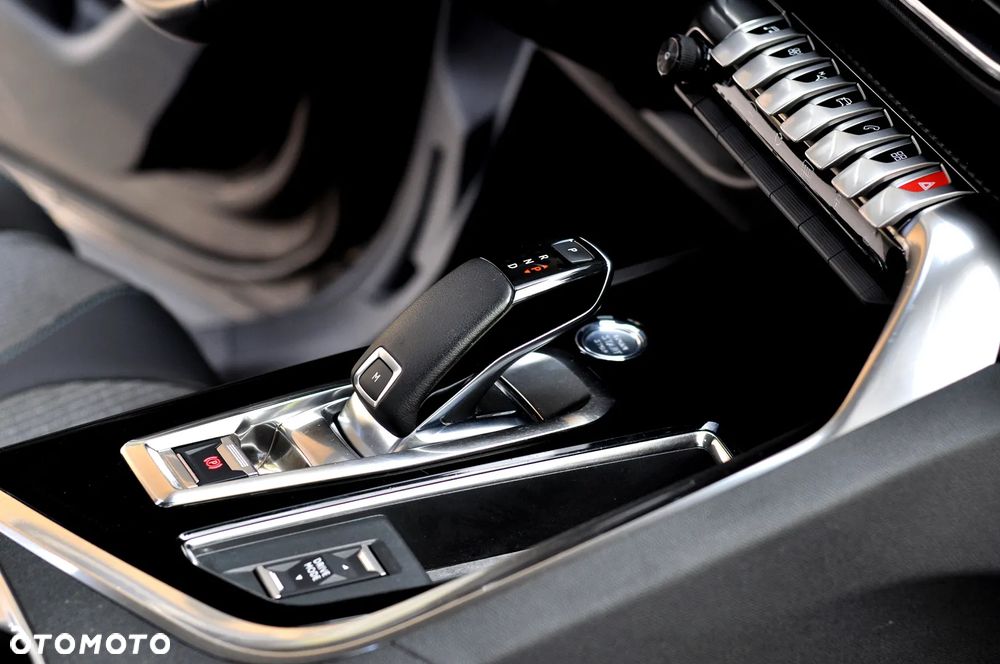 Peugeot 3008 BlueHDi 130 Stop & Start EAT8 Allure Business-Paket - 28