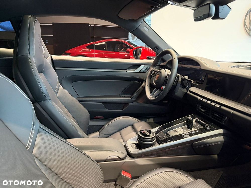 Porsche 911 Carrera - 17