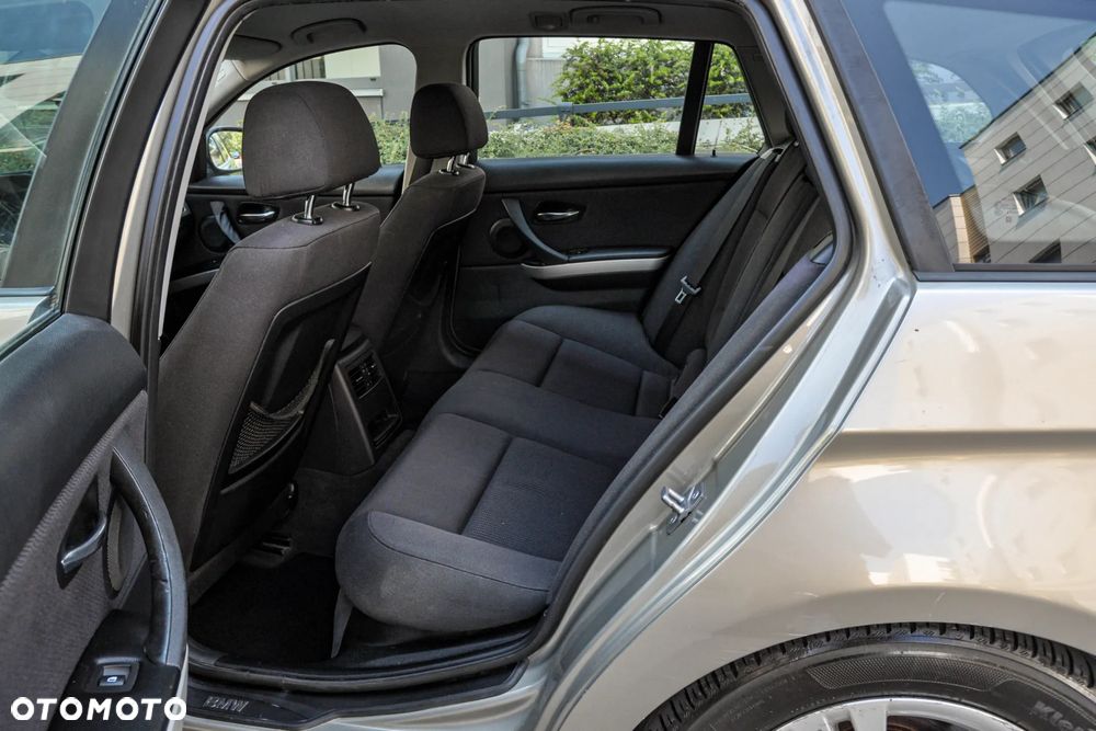 BMW Seria 3 320d DPF Efficient Dynamics Edition - 9