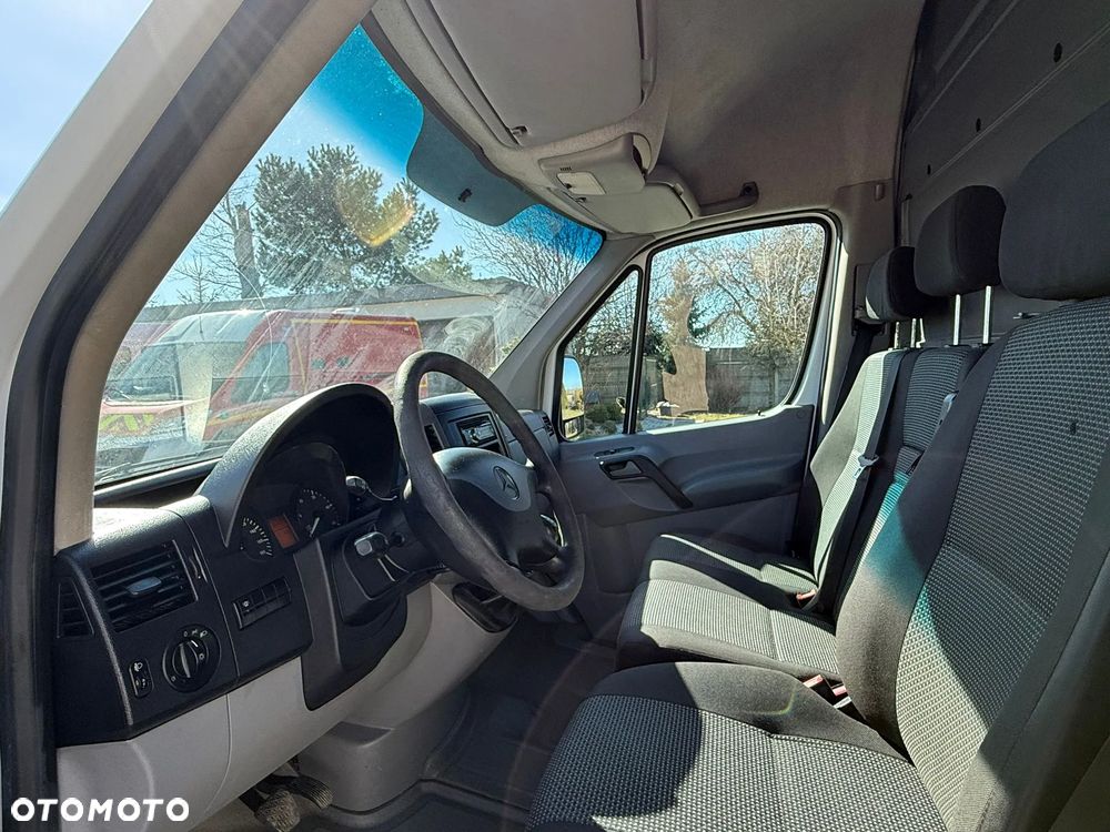 Mercedes-Benz Sprinter - 5