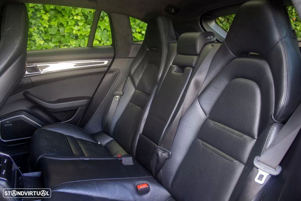 Porsche Panamera Sport Turismo 4 E-Hybrid 10 Years Edition - 16