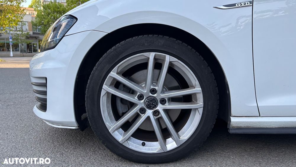 Volkswagen Golf - 12