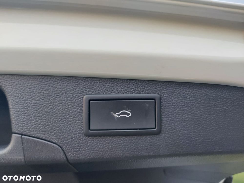 Volkswagen Passat 2.0 TDI Elegance DSG - 19