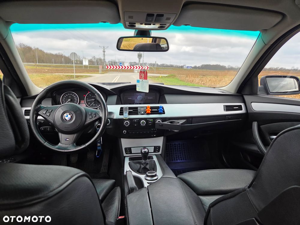 BMW Seria 5 525d - 13