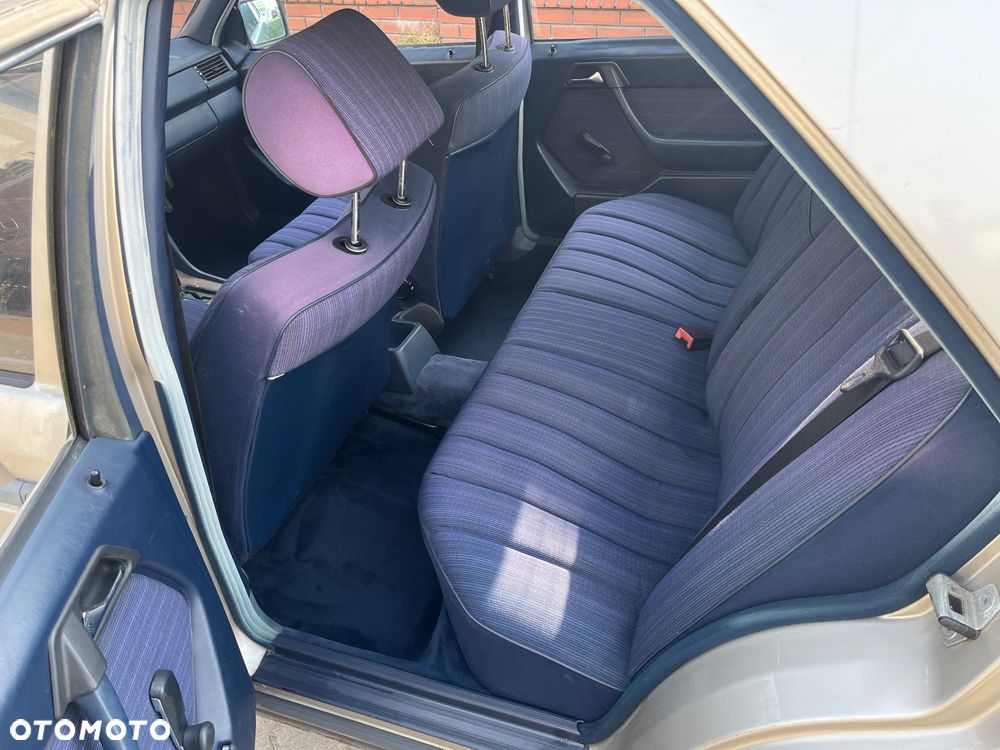 Mercedes-Benz Klasa E - 17