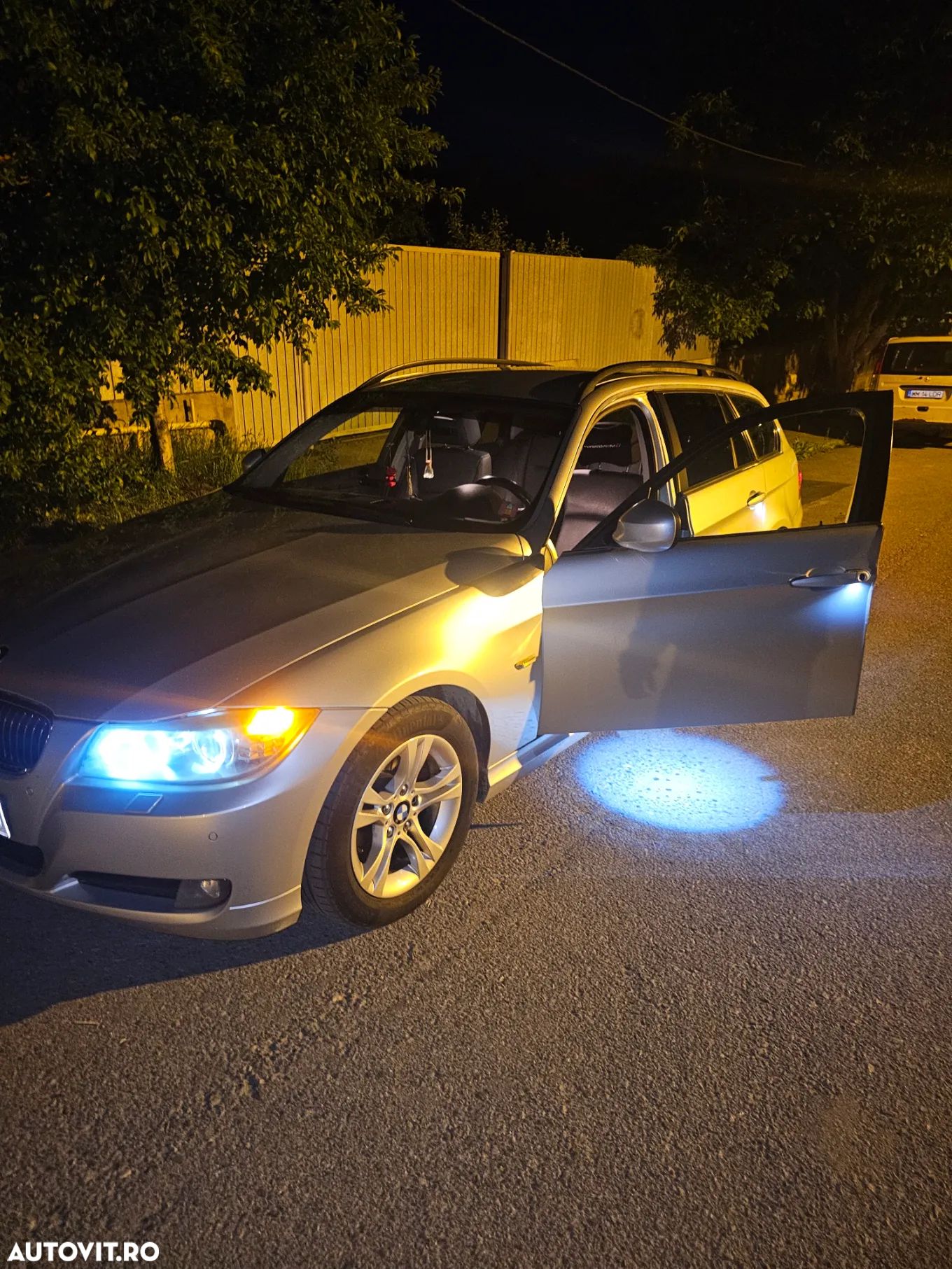 BMW Seria 3 318d DPF Touring Aut. Edition Sport - 1