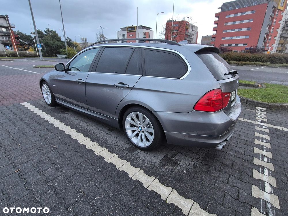 BMW Seria 3 325i xDrive Touring - 6