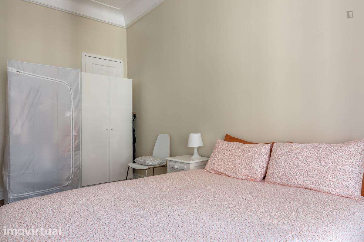Quarto - localizado em Intendente Lisbon - Grande imagem: 5/21