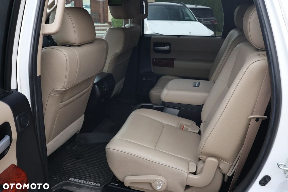 Toyota Sequoia - 14