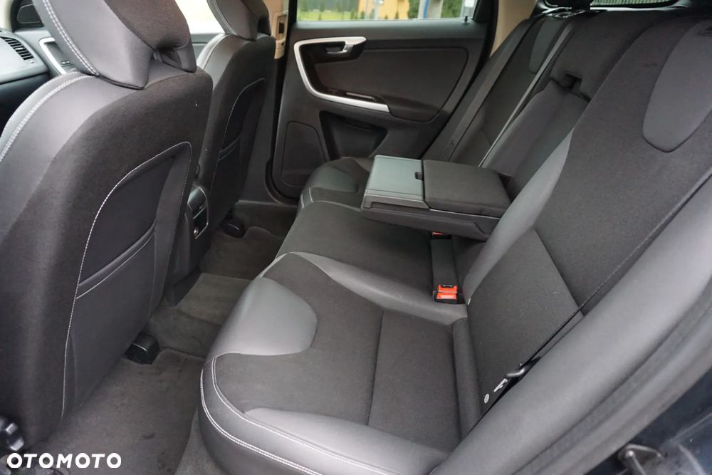 Volvo XC 60 D4 Momentum - 10