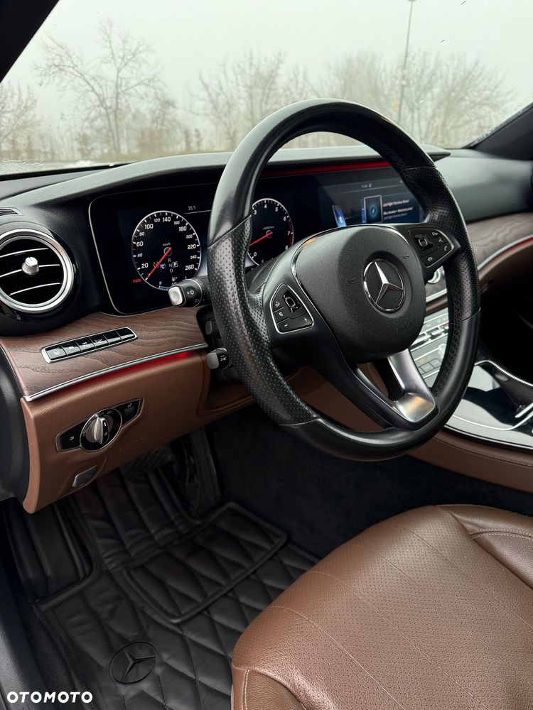 Mercedes-Benz Klasa E 300 9G-TRONIC Exclusive - 4