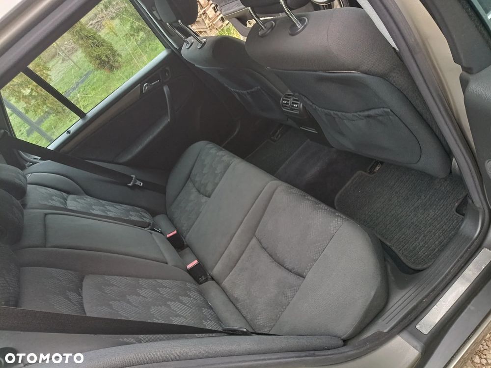 Mercedes-Benz Klasa C 200 T Kompr Avantgarde - 35