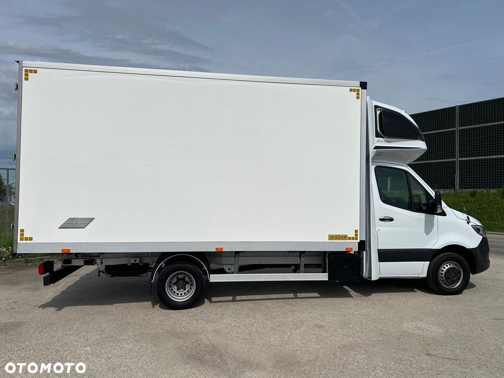 Mercedes-Benz Sprinter - 4