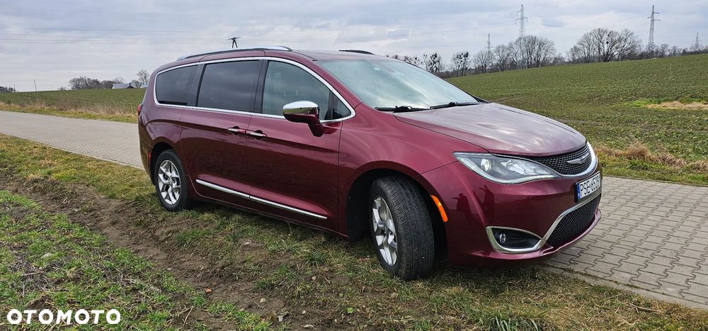 Chrysler Pacifica - 4