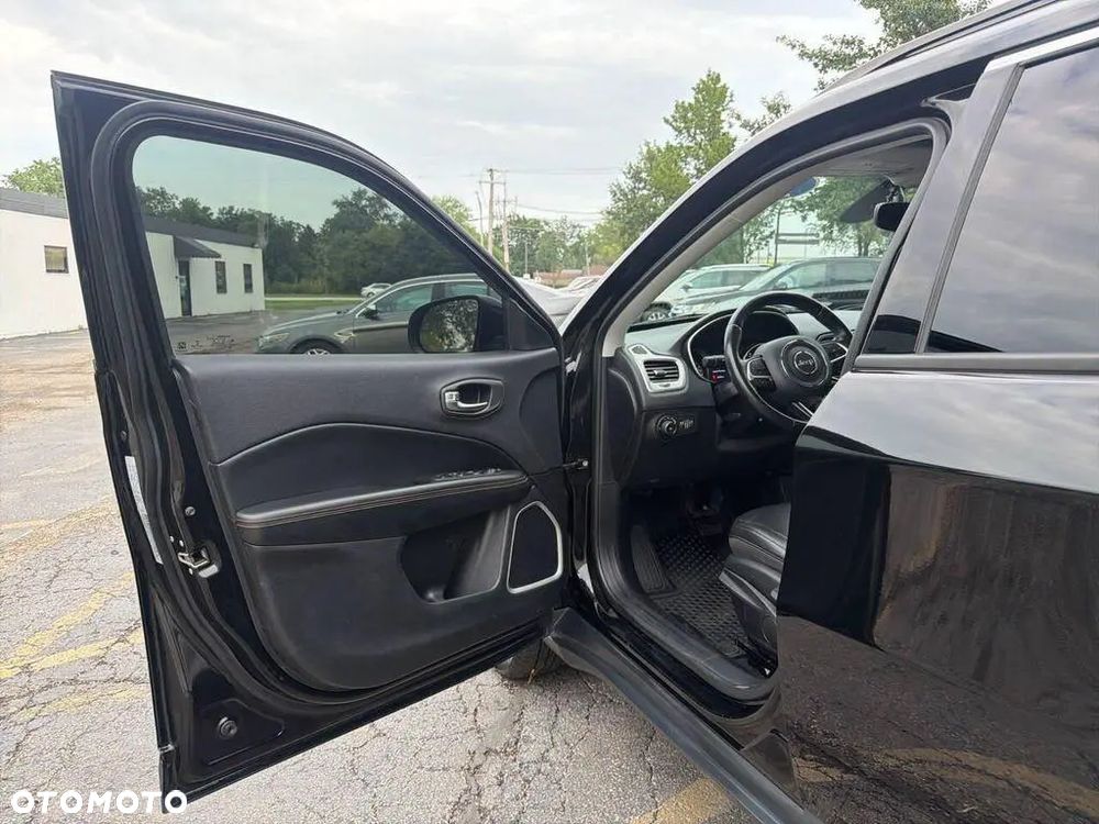 Jeep Compass - 10