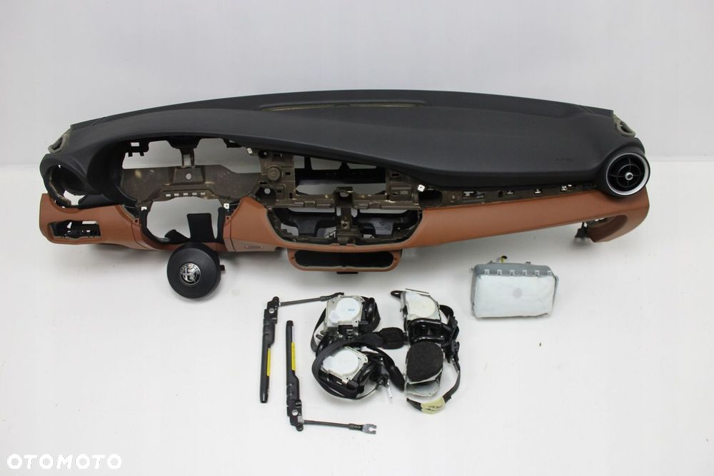 DESKA KONSOLA AIR BAG PASY ALFA ROMEO GIULIA