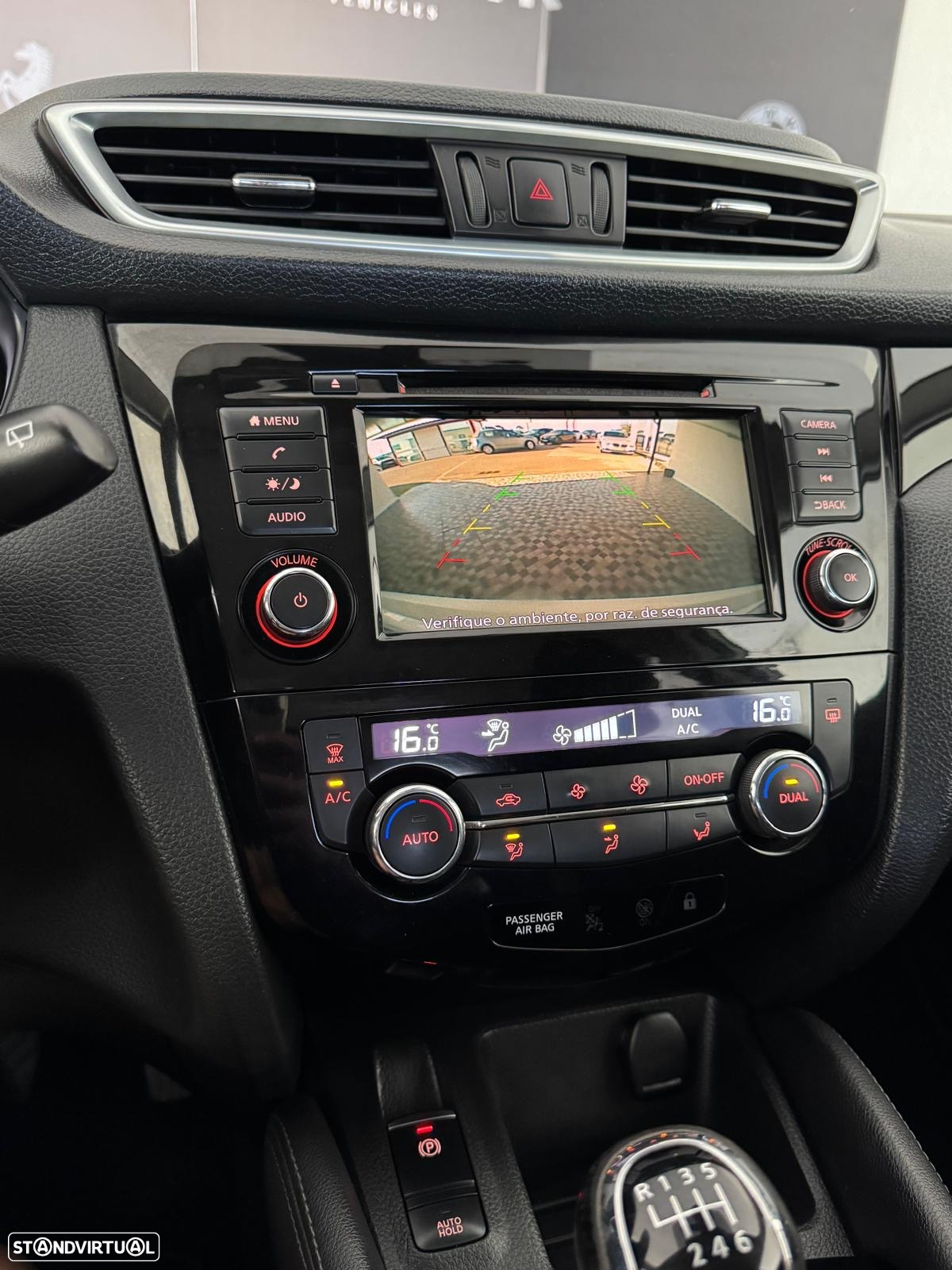 Nissan Qashqai 1.5 dCi N-Connecta - 11