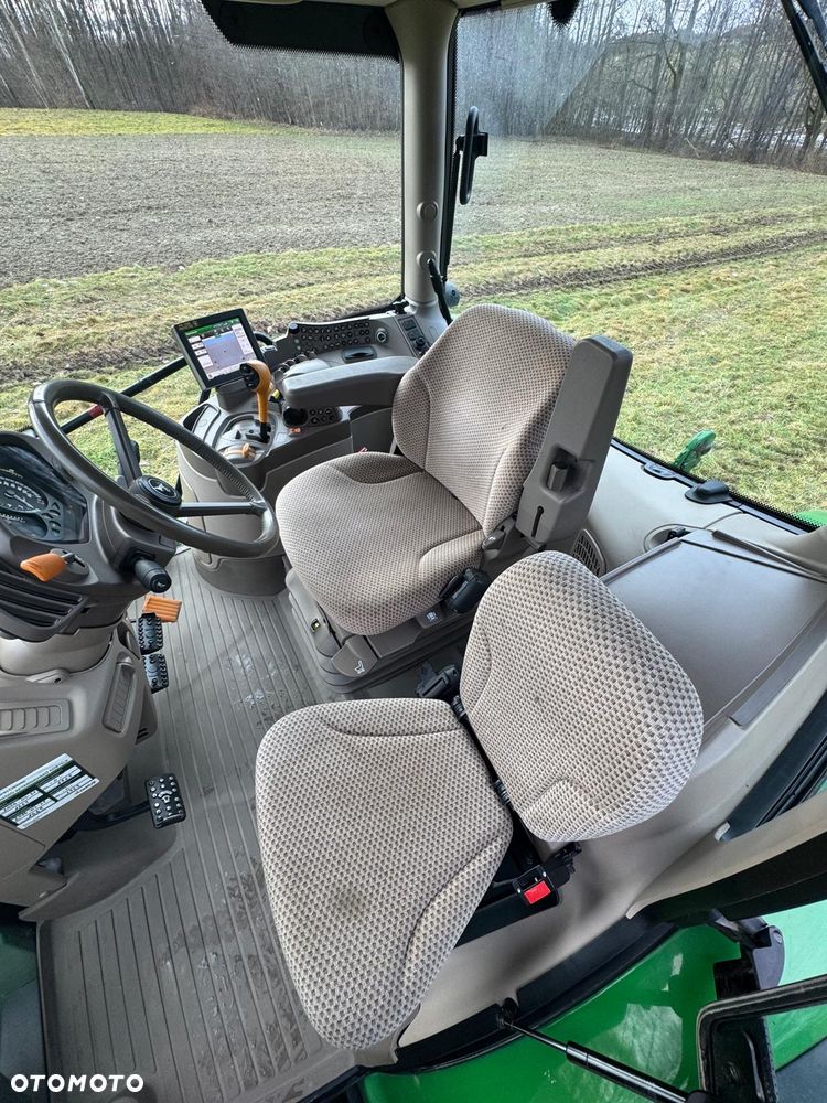 John Deere 6215R - 19