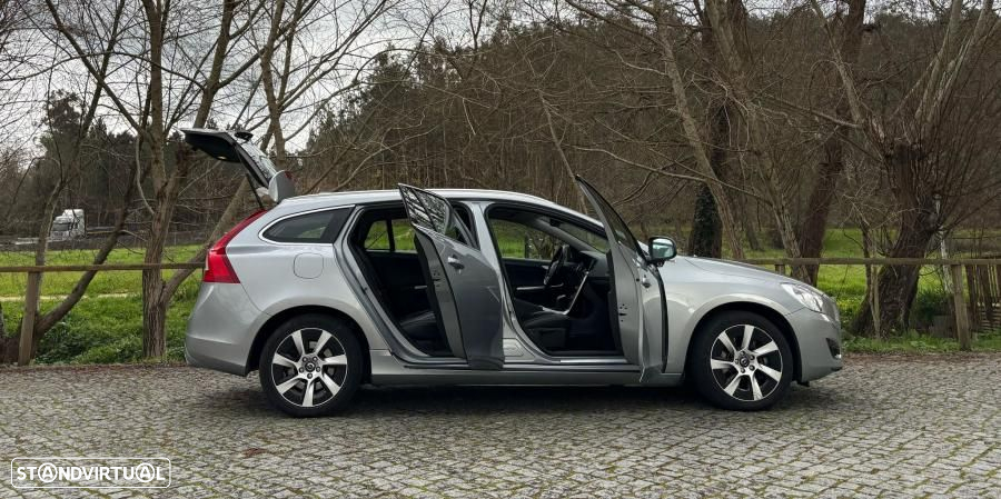 Volvo V60 2.4 D6 Summum AWD Phev - 11