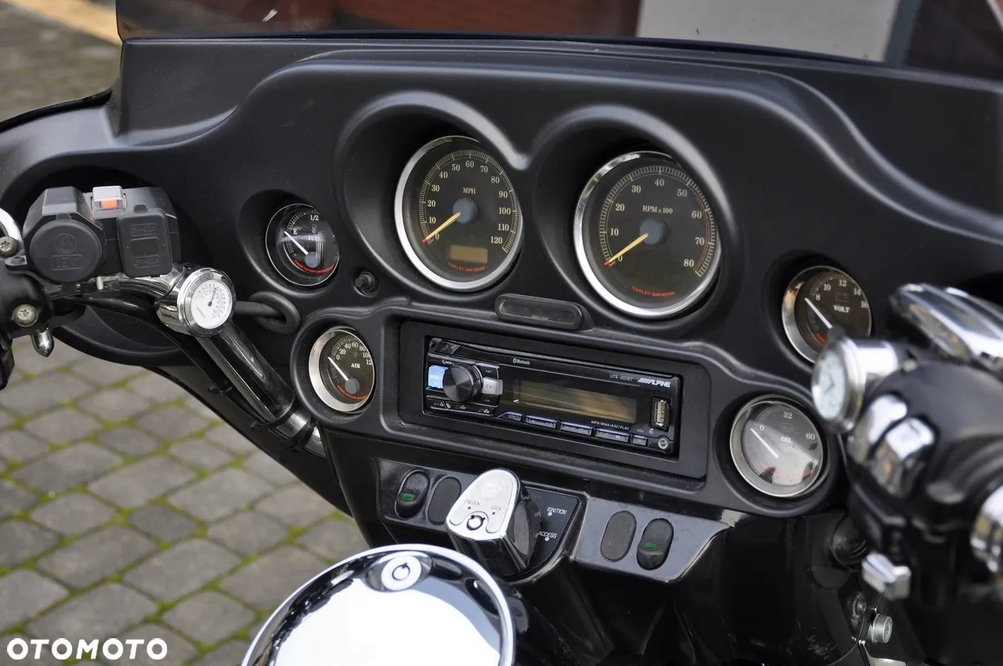 Harley-Davidson FLH Electra Glide - 13
