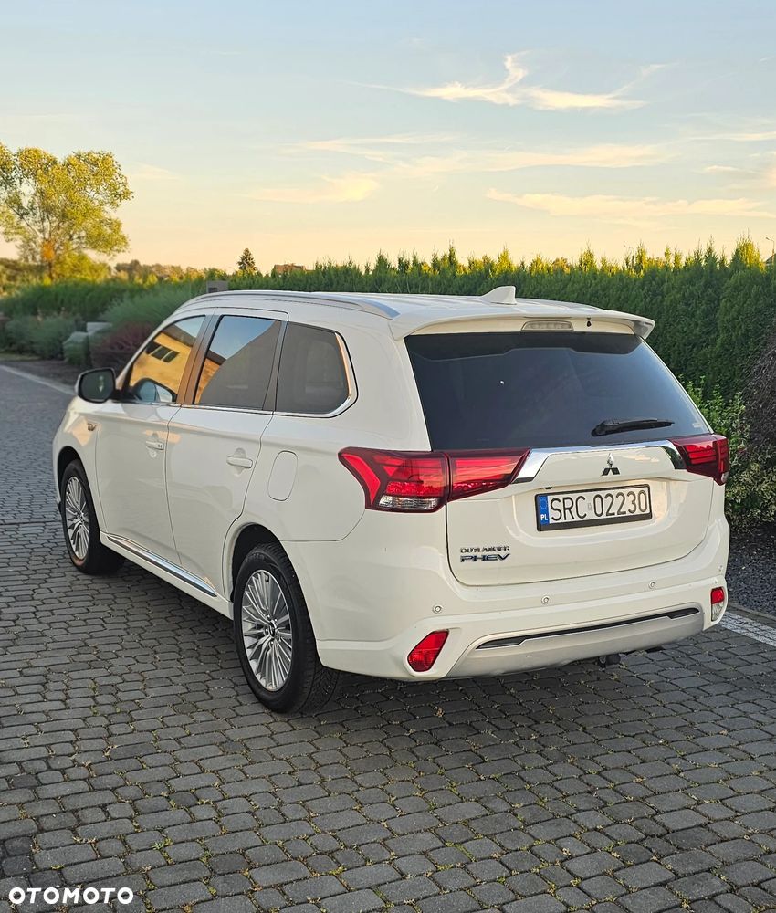 Mitsubishi Outlander - 3