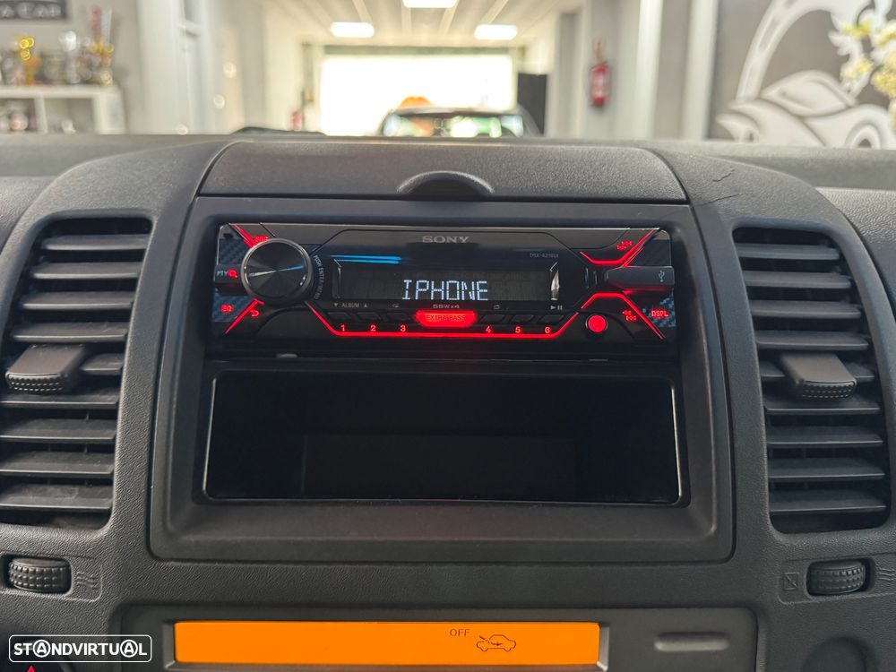 Nissan Pick Up 2.5 TD CD Navara Pilot ABS+FN+CD - 33