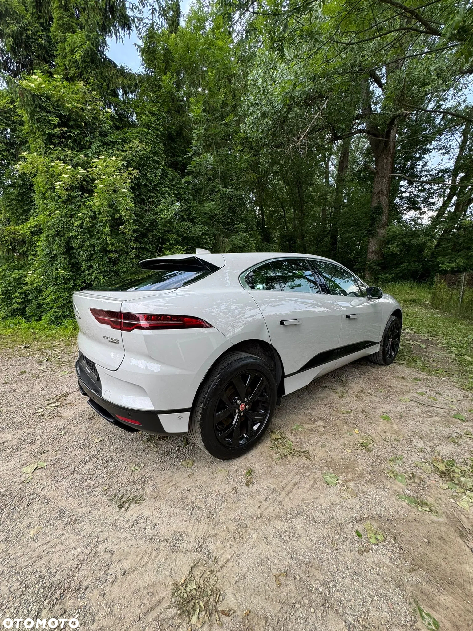 Jaguar I-Pace EV400 90kWh AWD R-Dynamic SE - 8