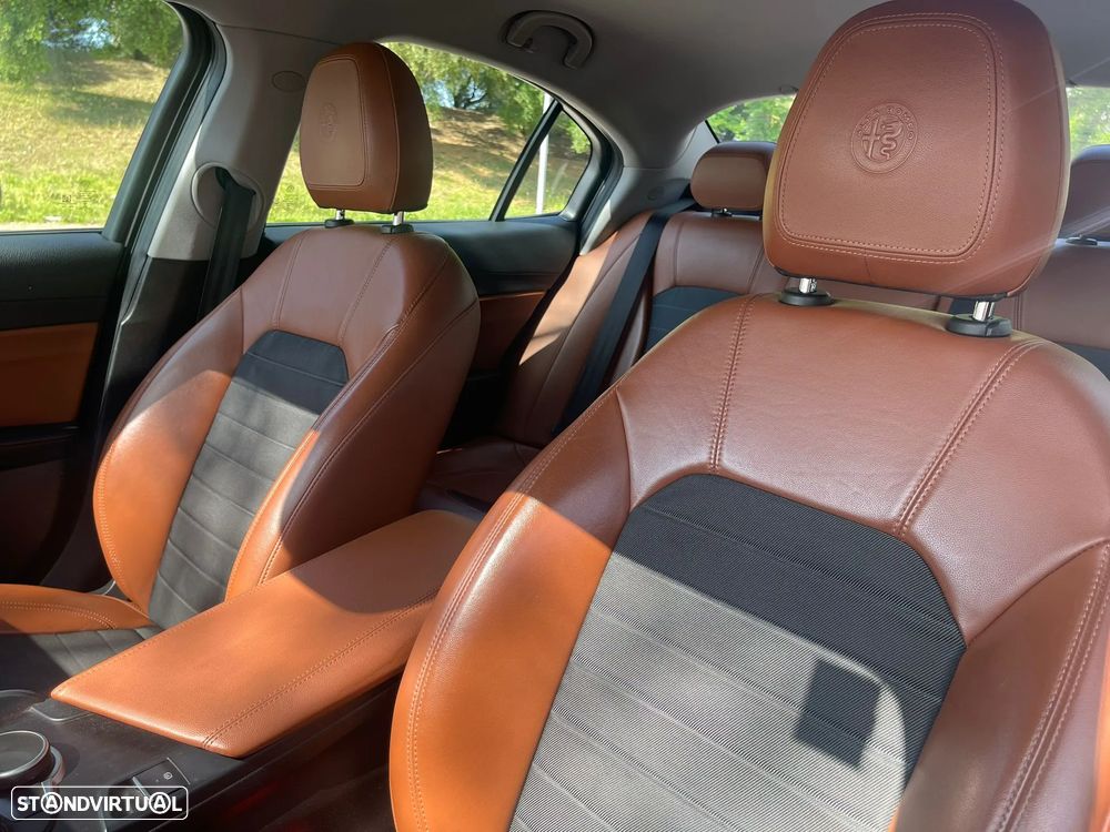 Alfa Romeo Giulia 2.2 D AT8 - 17