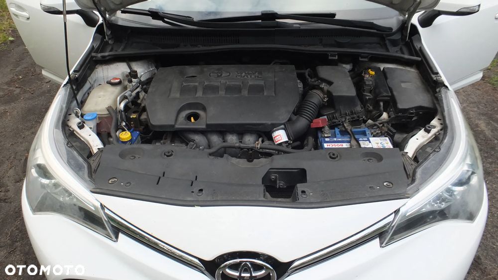 Toyota Avensis 1.8 Active - 11