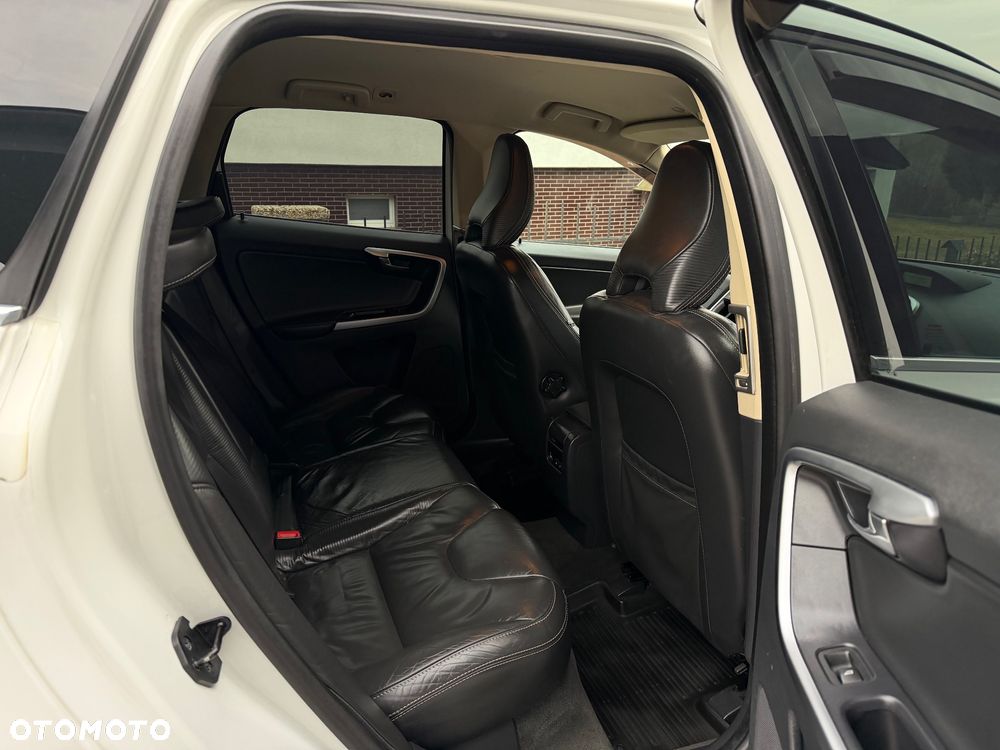 Volvo XC 60 D3 R Design - 13