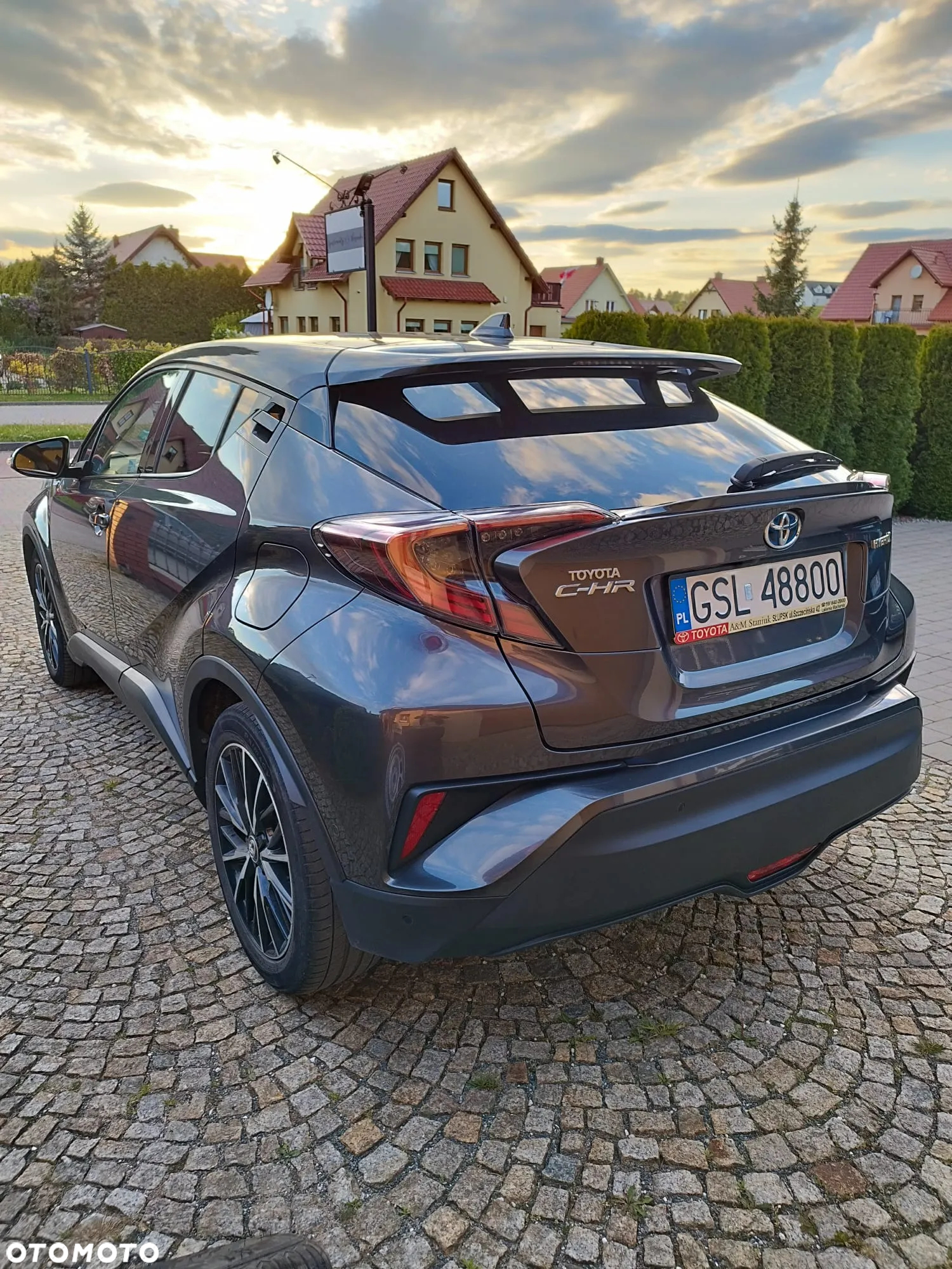 Toyota C-HR 1.8 Hybrid Prestige - 2