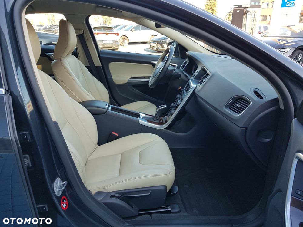 Volvo S60 T5 Drive-E Momentum - 18