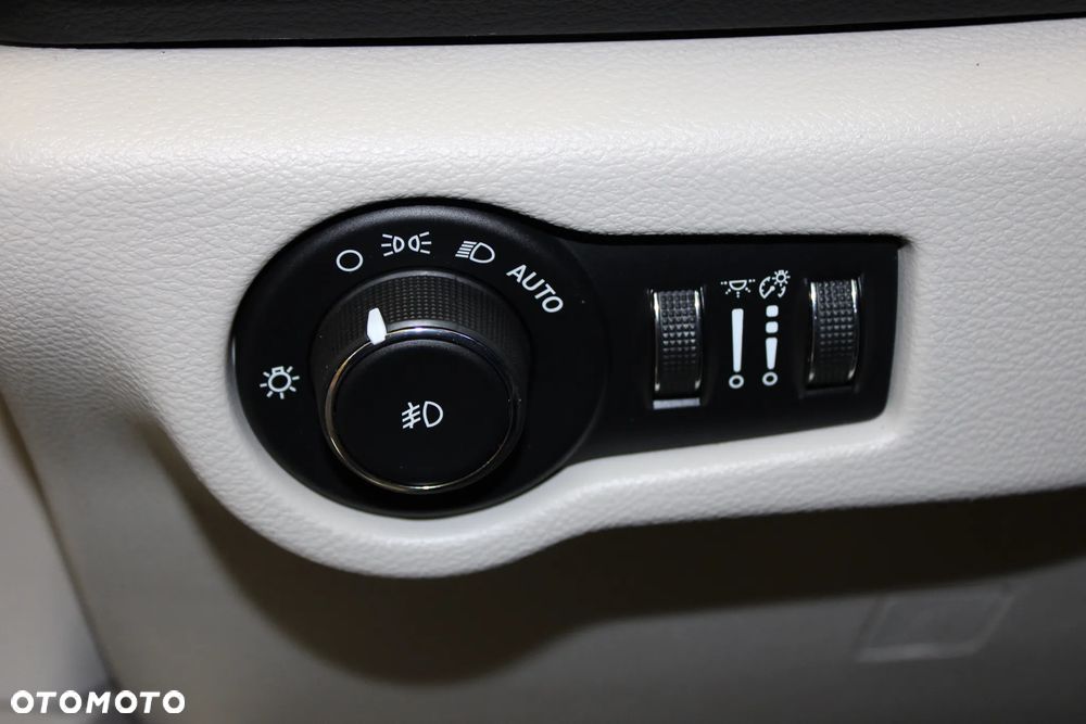 Chrysler Pacifica - 26