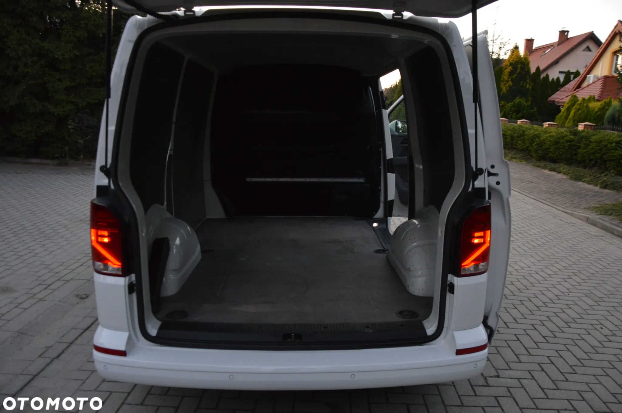 Volkswagen TRANSPORTER T6.1 - 15