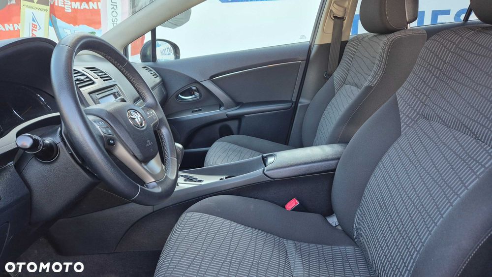 Toyota Avensis - 8