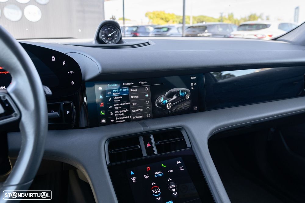 Porsche Taycan 4S - 24