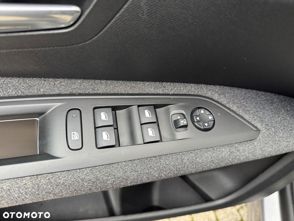 Peugeot 3008 BlueHDi 130 Stop & Start EAT8 Allure - 14